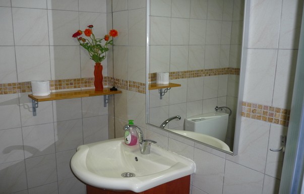 בקתות עדי - ������ �קרית שמונה - ������ ����